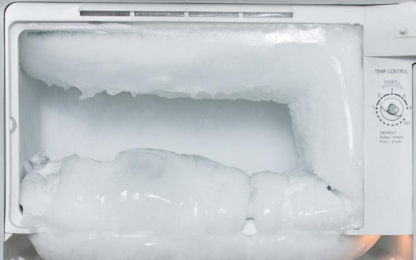 1. Hiện tượng tủ lạnh Sharp bị đóng tuyết là gì?