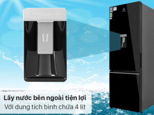 4. Tủ lạnh EBB3742K-H có thiết kế lấy nước bên ngoài tiện ích dung tích lớn