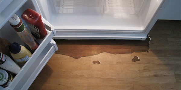 2. Tủ lạnh Sharp bị chảy nước từ ngăn mát