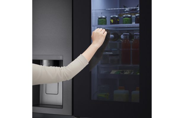 2. Tiện nghi với thiết kế cửa phụ của tủ lạnh LG Inverter GR-X257MC 635 lit