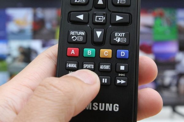 2. Hướng dẫn các bước sử dụng các nút quan trọng trên điều khiển Tivi 55 inch Samsung
