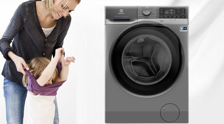 Máy giặt Electrolux EWF1141SESA sở hữu tính năng thêm đồ khi giặt vô cùng tiện lợi