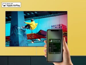 4. Sở hữu tính năng Screen Mirroring, Airplay 2 giúp bạn có thể trình chiếu điện thoại lên màn hình TV Samsung