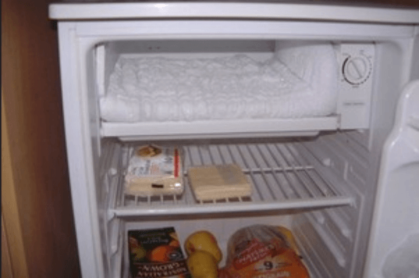 1. Dấu hiệu tủ lạnh Panasonic bị đóng tuyết 