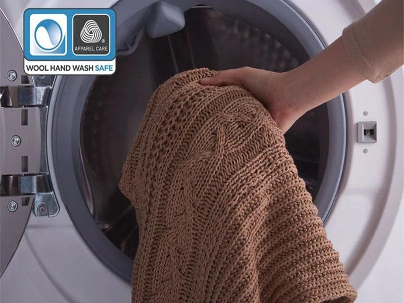 2. Máy giặt EWF8024D3WB có Chương trình giặt chuyên biệt, bảo vệ tốt áo quần bằng len