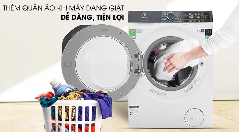 7. Máy giặt Electrolux giá rẻ Cho phép bạn thêm quần áo ngay cả khi đang vận hành