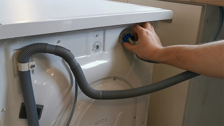  Kiểm tra đường ống xả máy giặt