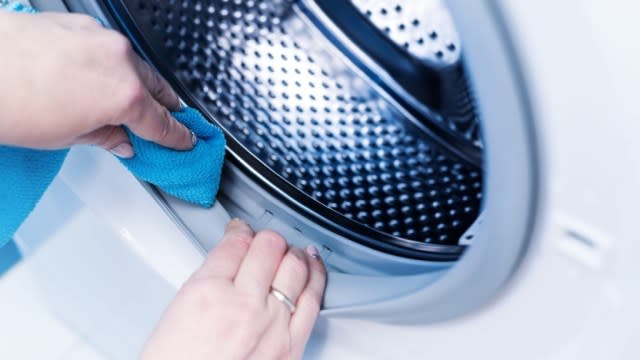 2. Cách vệ sinh lồng giặt Electrolux