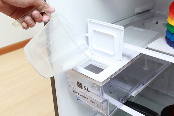 2. Cách sử dụng chức năng làm đá tự động trên tủ lạnh Samsung