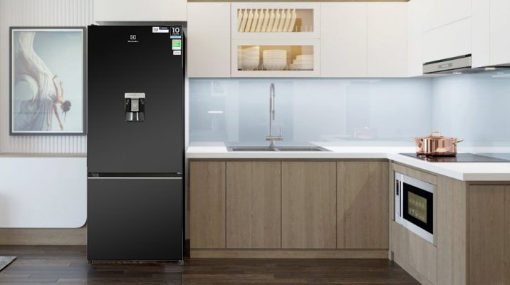 2. Tủ lạnh Electrolux EBB3762K-H 335 lít Inverter