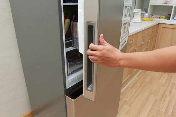 1.1 Cửa tủ lạnh đóng chưa khít hoặc quên chưa đóng