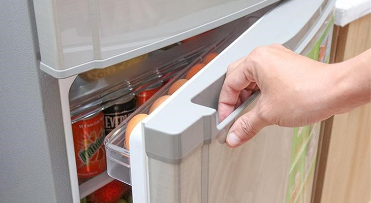 Cửa tủ lạnh không đóng chặt 