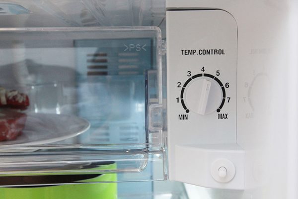 2.5 Nút điều chỉnh nhiệt độ tủ lạnh chưa đúng