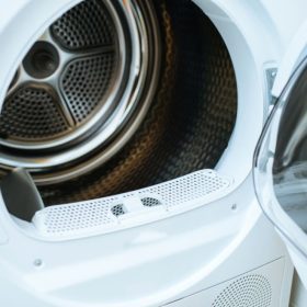 Làm thế nào để vệ sinh máy sấy quần áo LG đúng cách?