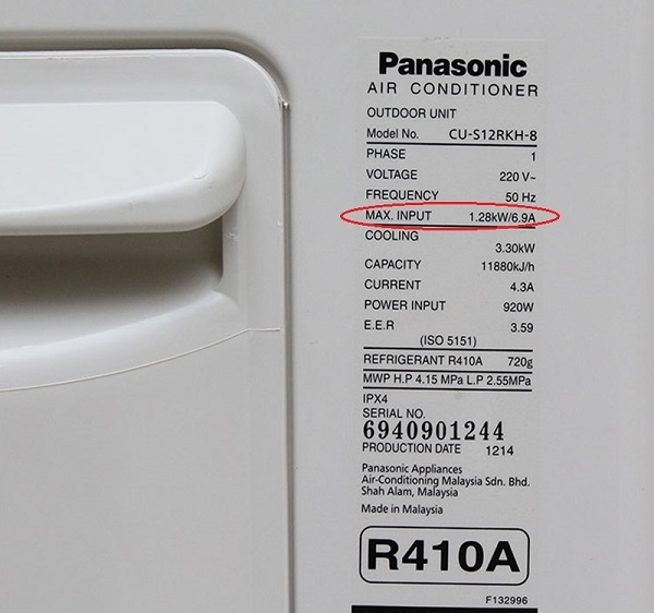 Công suất tiêu thụ của máy lạnh Panasonic được hiển thị trên tem sản phẩm