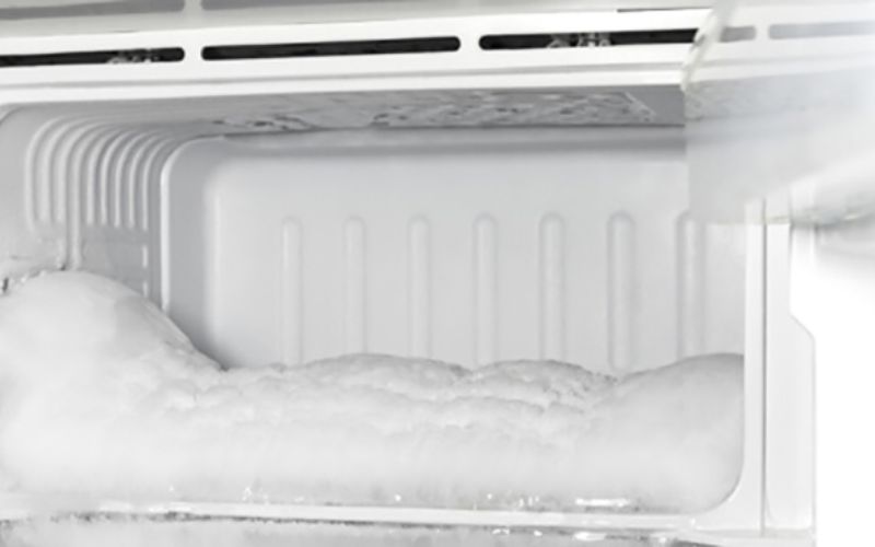 Bộ xả đá không hoạt động khiến tủ lạnh Hitachi bị đóng tuyết