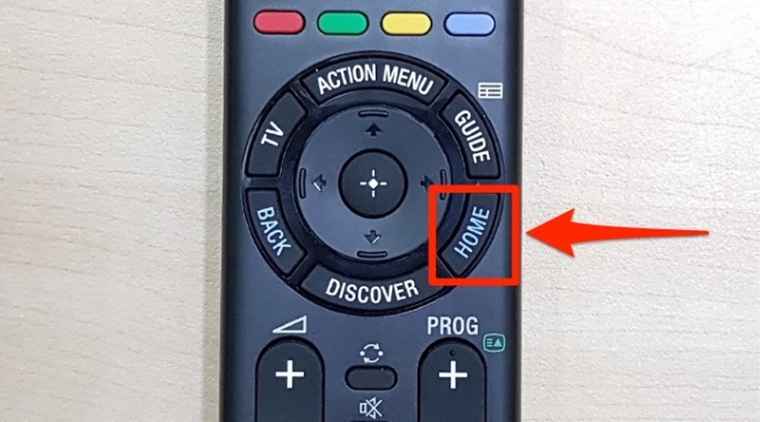 Bạn nhấn vào nút Home trên remote